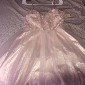 NEVER WORN. Forever 21. Soft pink size L